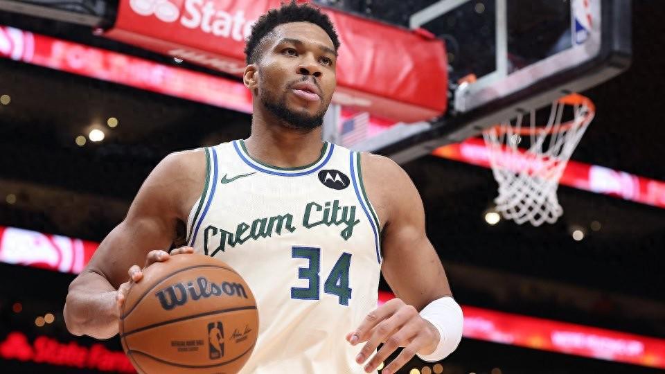 九游官方平台-字母哥留在雄鹿后发声：传奇从不会主动追逐 只会自带引力